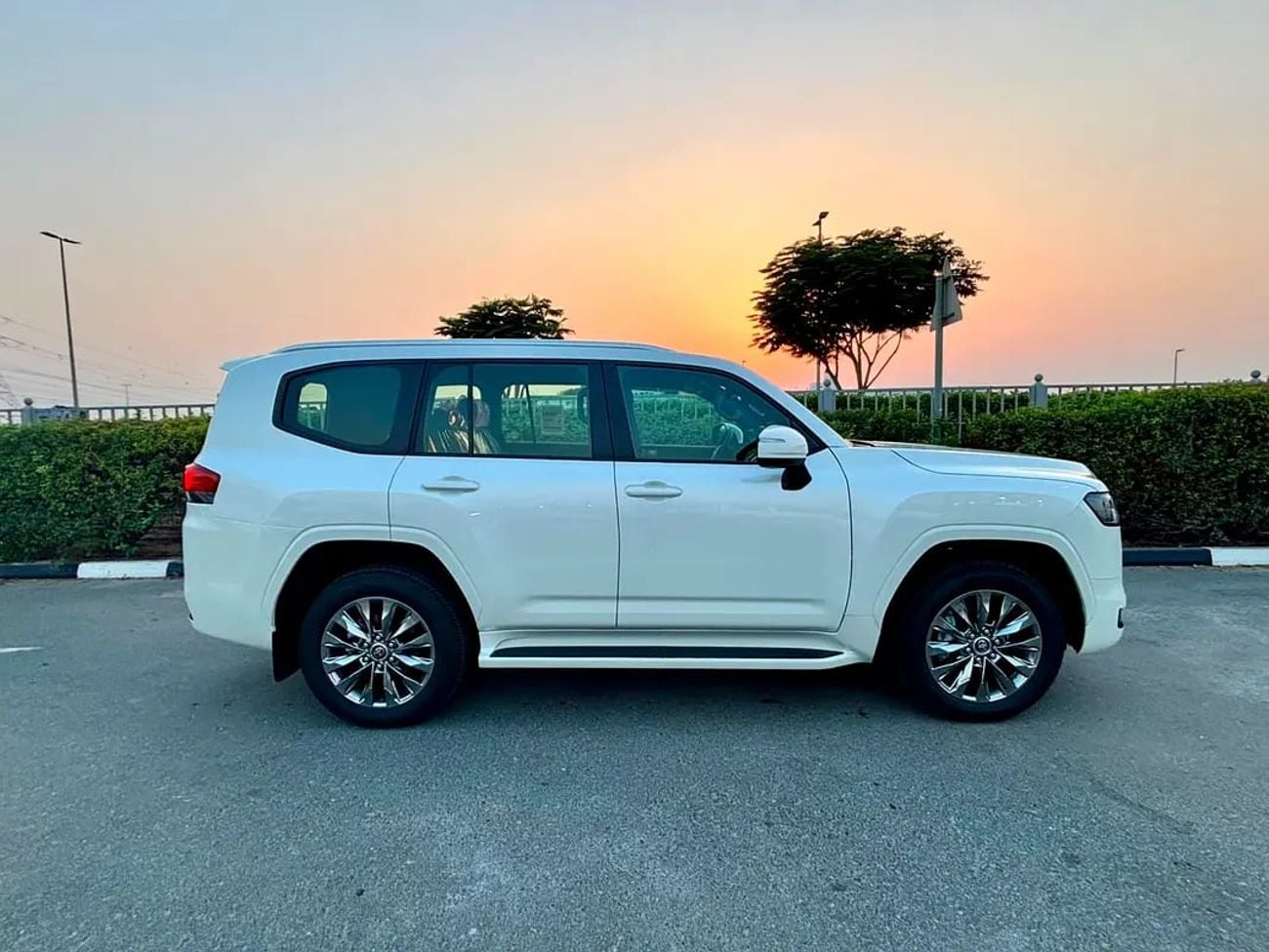 تويوتا لاند كروزر GXR 4.0L V6 - Brand GCC Specs