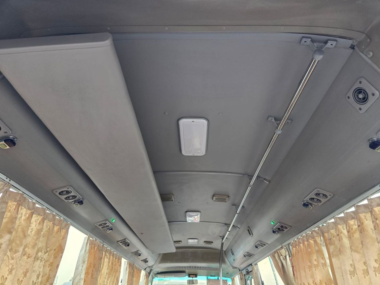 Toyota Coaster TOYOTA COASTER BUS LHD 2006 MODEL 4.0 L DIESEL MANUAL(PM000087)