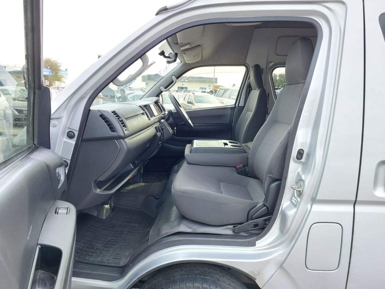 Toyota Hiace (RAMADAN OFFER) TOYOTA HIACE VAN RHD 2015 MODEL 3.0 L DIESEL AUTOMATIC(PM16503)