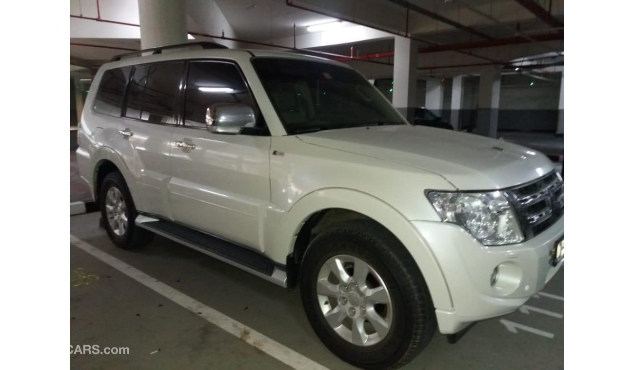 Mitsubishi Pajero 2014 Gulf Specs Full options Sunroof Leather interiors DVD