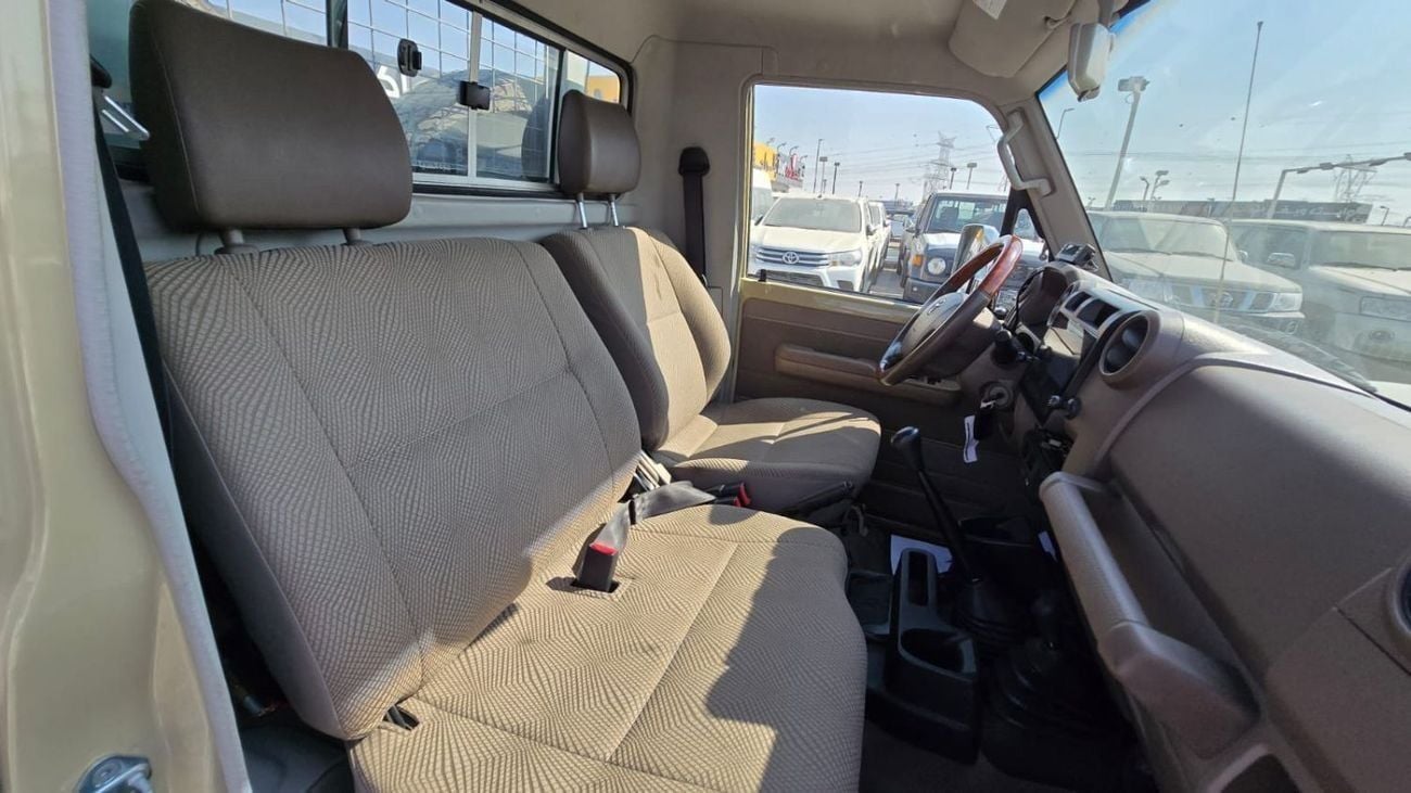 تويوتا لاند كروزر بيك آب TOYOTA LC79 6x6 SINGLE CABIN 4.0L MT  2015 MODEL YEAR BEIGE