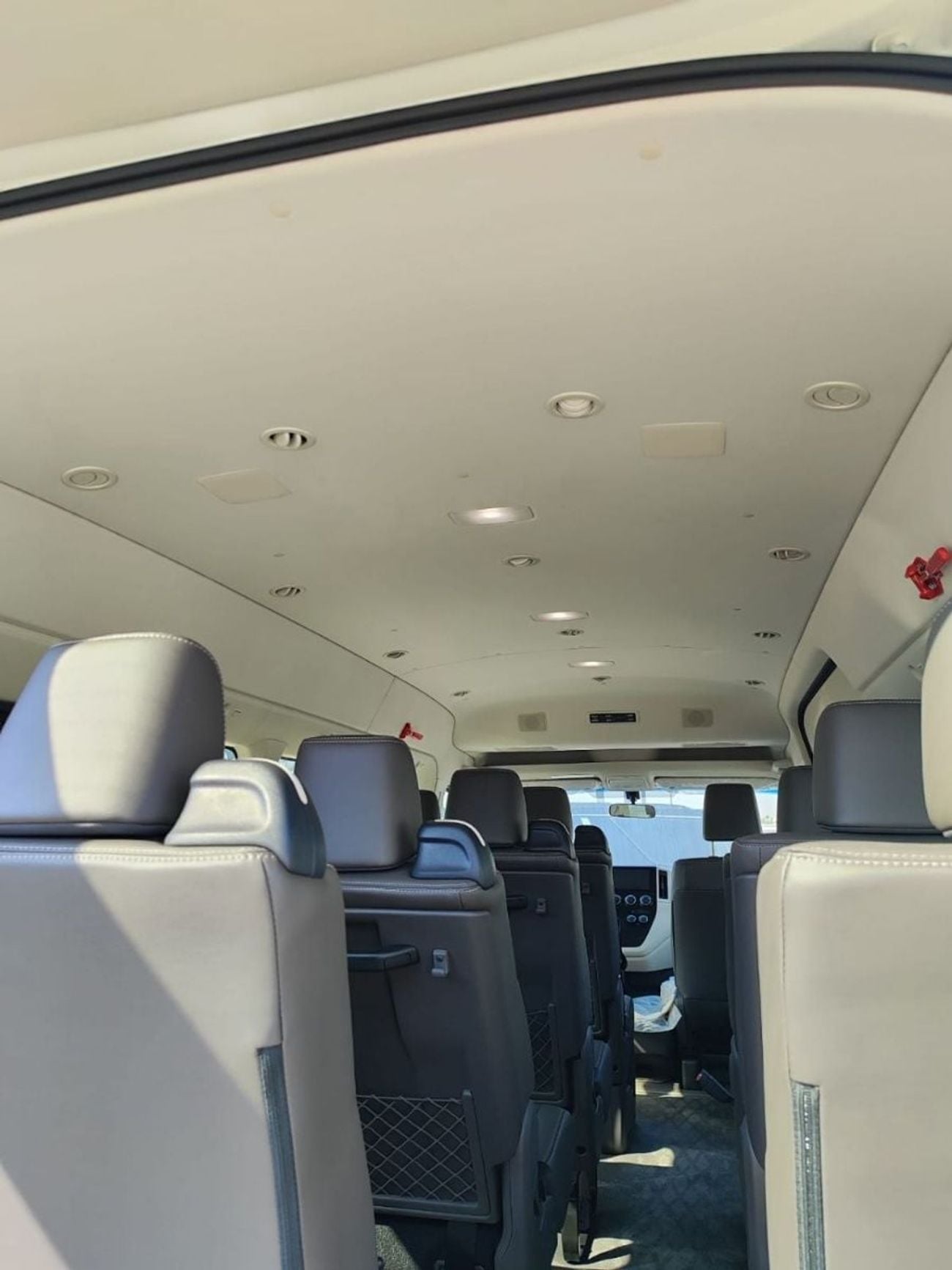 Toyota Hiace - Toyota Hiace GL HIGHROOF / 13 SEATER / REAR CAMERA / 3.5L PETROL A/T / WHITE BUMPER