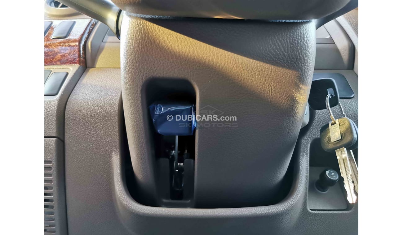 Toyota Land Cruiser Pick Up 4.2L DIESEL, 16" RIMS, MANUAL FRONT A/C, 4WD, SD CARD SLOT (CODE # LCSC04)