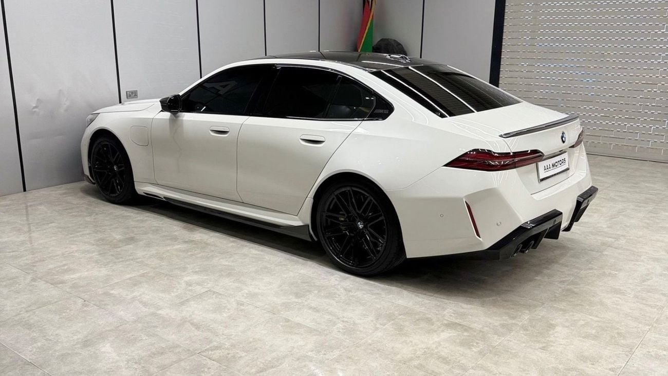 BMW M5 G90 - GCC Specs with dealer warranty and service