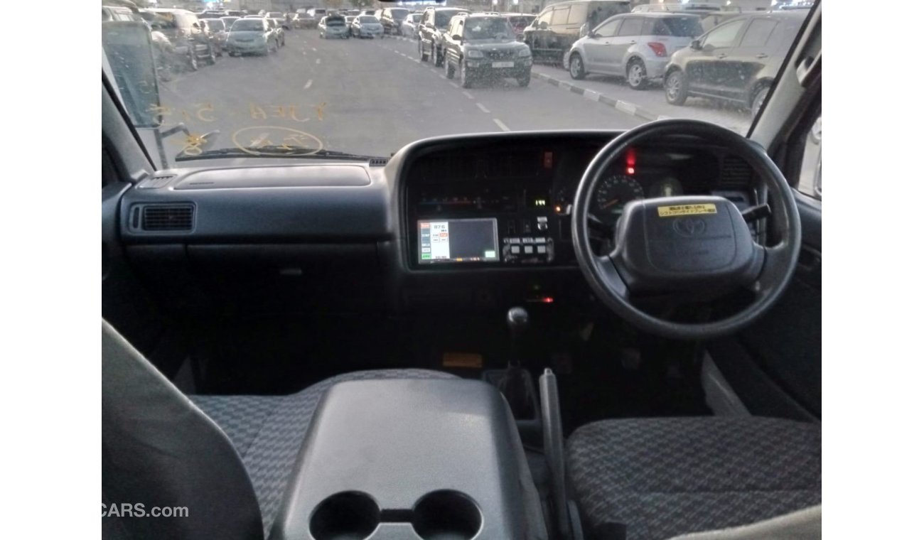 Toyota Hiace TOYOTA HIACE RIGHT HAND DRIVE (PM1152)