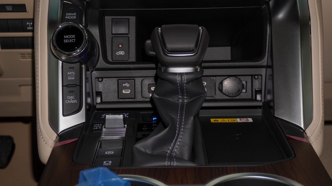 Toyota Land Cruiser GXR 3.5 L Twin Turbo V6