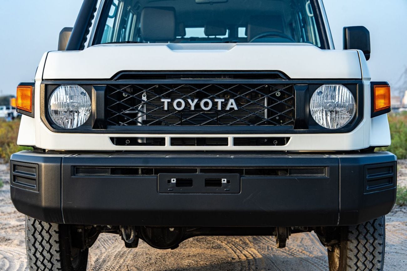 تويوتا لاند كروزر 76 Toyota Land Cruiser 2025 LC76 9-seater 4.2Ldiesel manual 4x4