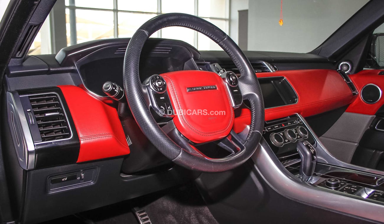 لاند روفر رينج روفر سبورت رنج روفر سبورت V8 2014 من وكالة الطاير  147000 كم لون ابيض و الداخل احمر بدون حوادث او صبغ تحت الضما