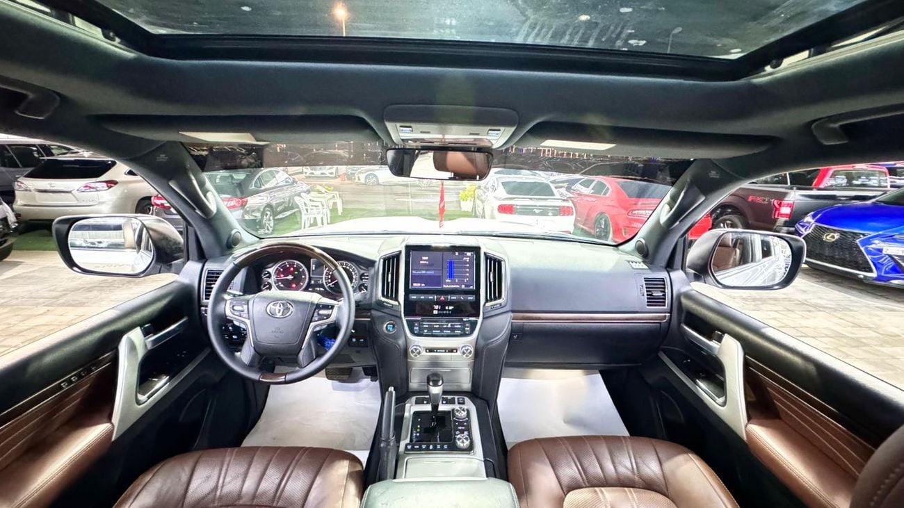 Toyota Land Cruiser GXR 4.0L GXR 5.7L warranty one year bank financie available