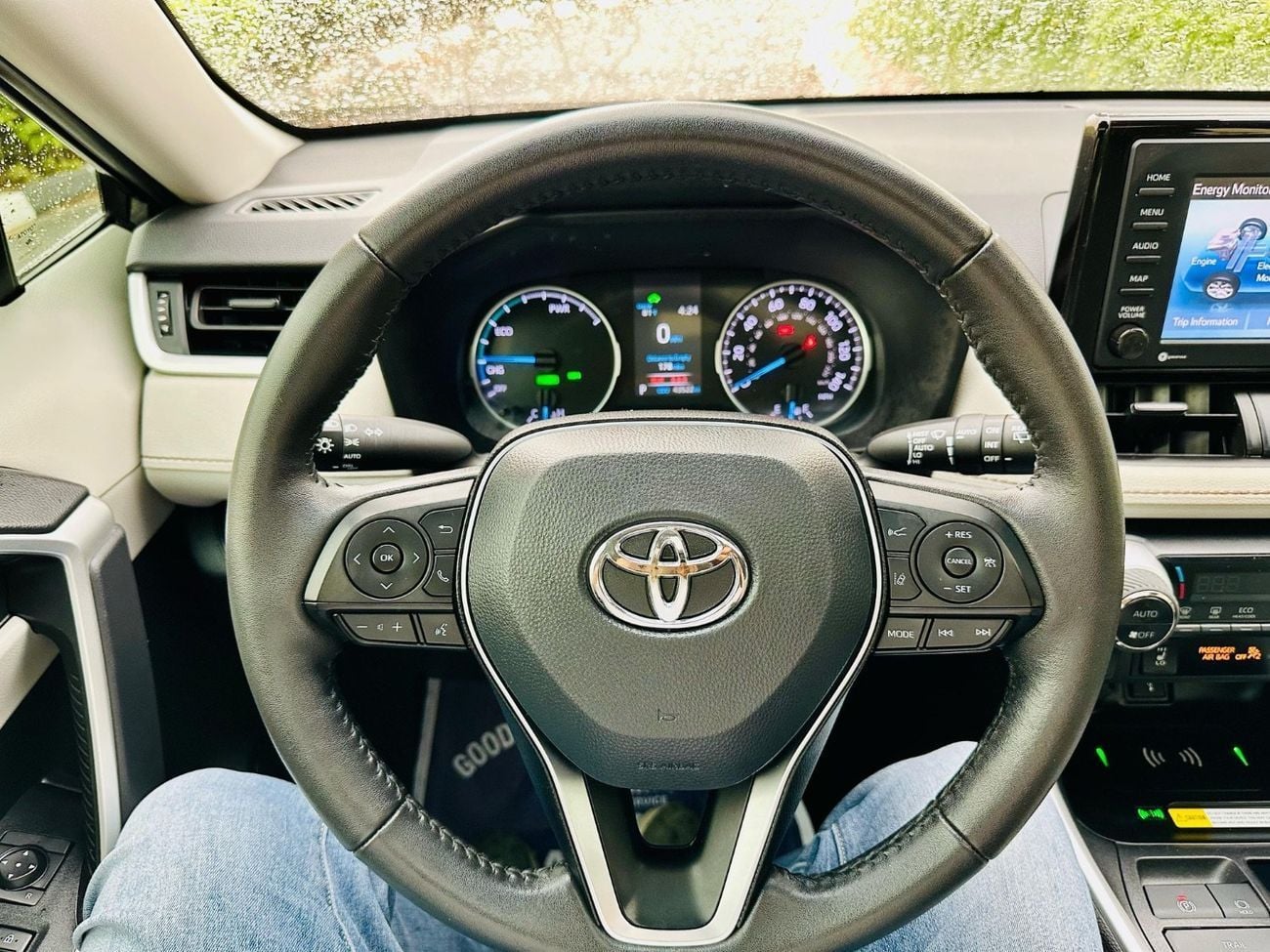Toyota RAV4 XLE HEV 2022 Model XLE Hybrid 2.5L V4 Full Option Very Clean And Perfect condition