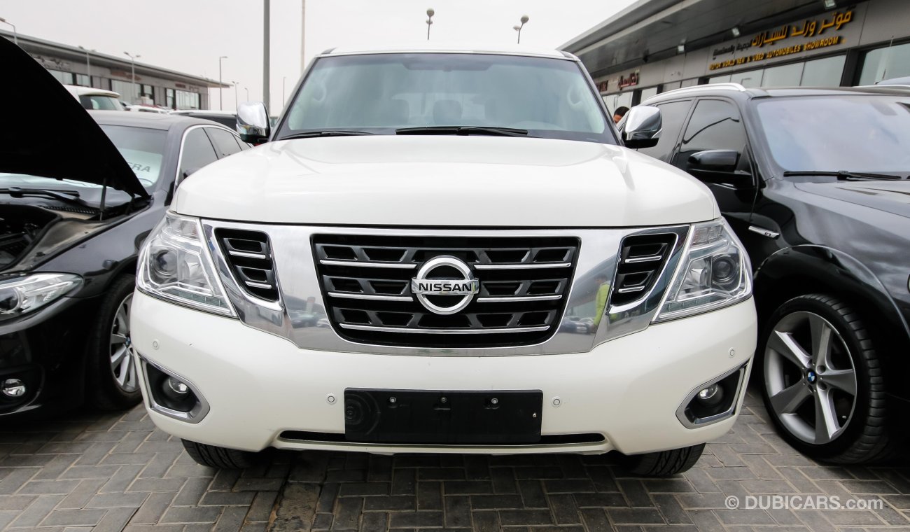 Nissan Patrol SE With LE VVEL DIG Badge