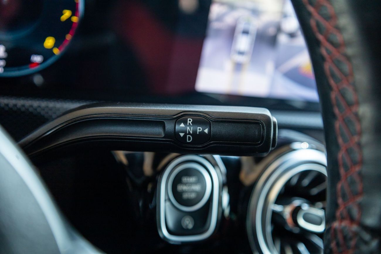 Mercedes-Benz CLA 250 Std 2.0L (221 HP)