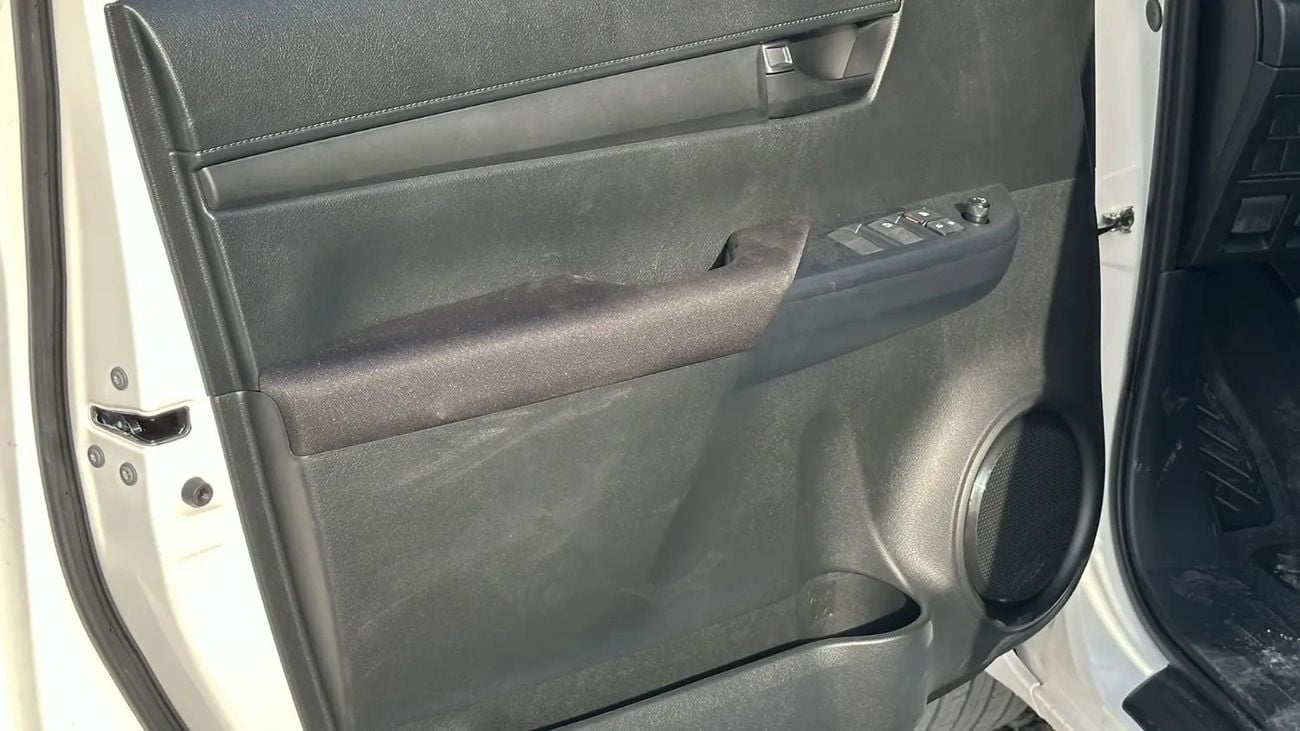 تويوتا هيلوكس Toyota/HILUX DIESEL DOUBLE CABIN 2WHEEL DRIVE /2.4L GLX MT