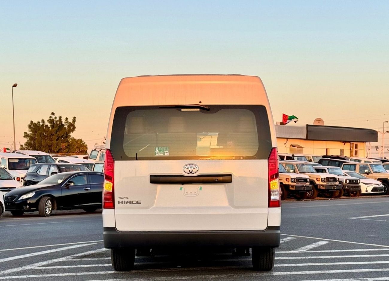 Toyota Hiace Commuter Standard 2.8L DIESEL