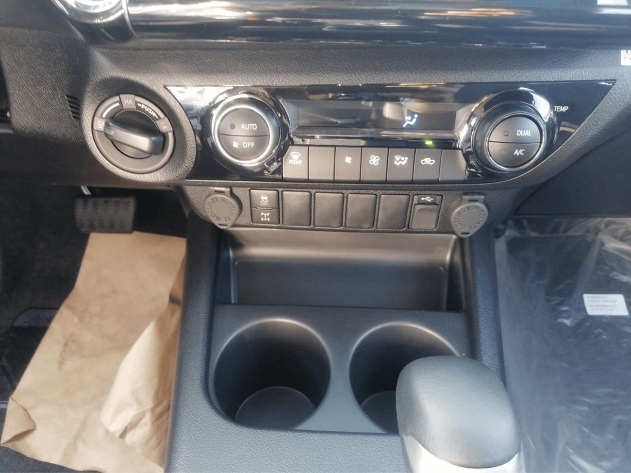 تويوتا هيلوكس GLX Diesel ECTJRD005 - 2026 Toyota Hilux Double Cab Pick Up Full Options - 2.4L Diesel Auto - Push Start -