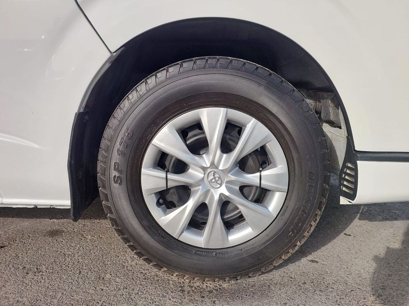 تويوتا هاياس TOYOTA HIACE COMMUTER VAN RHD 2017 MODEL 2.7 L PETROL AUTOMATIC(PM83742)