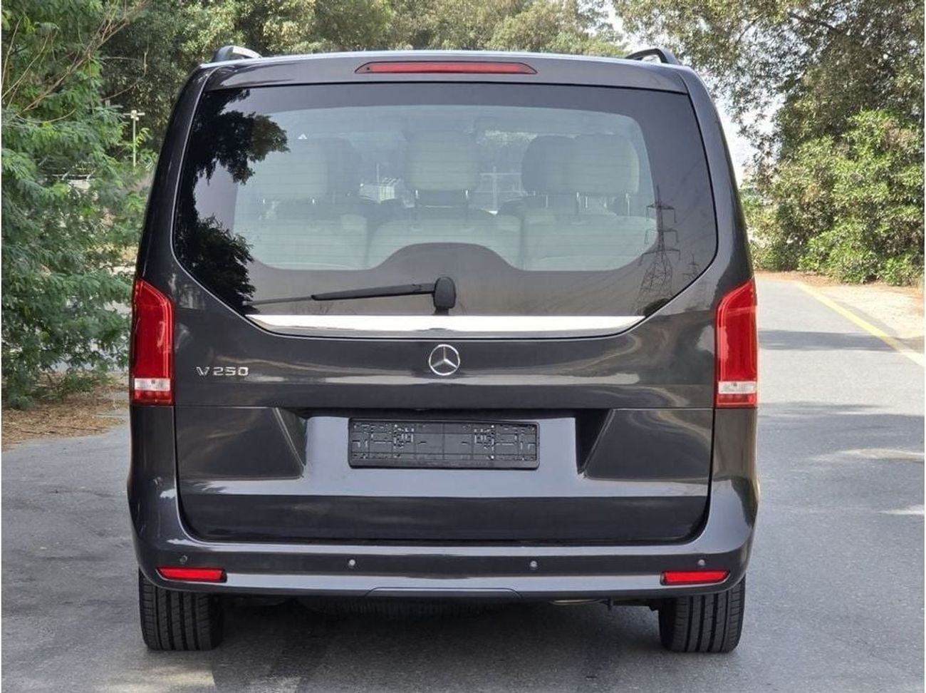 Mercedes-Benz V 250 Std 2.1L MERCEDES V-250 2022 GCC FULL OPTION // ACCIDENT FREE // PERFECT CONDITION