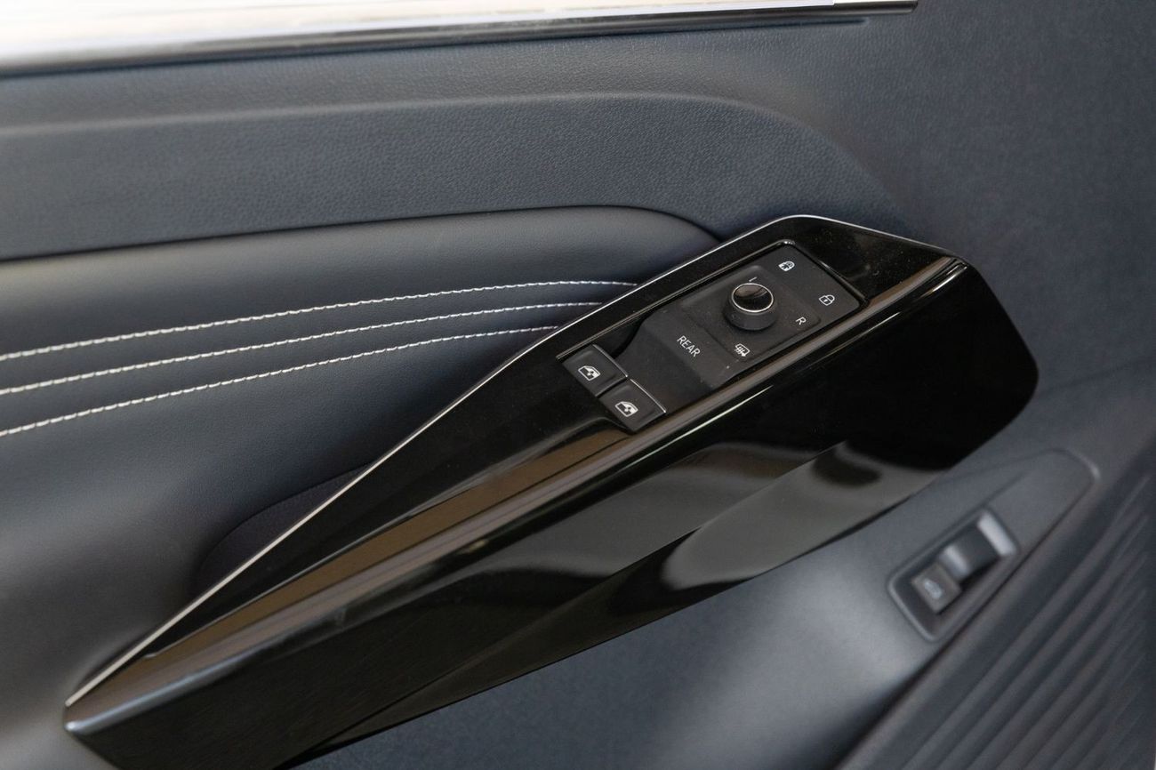 فولكس واجن ID.4 2022 VW ID4 Pure+ 19 بوصة FP - أبيض من الداخل أسود ورمادي | للتصدير فقط