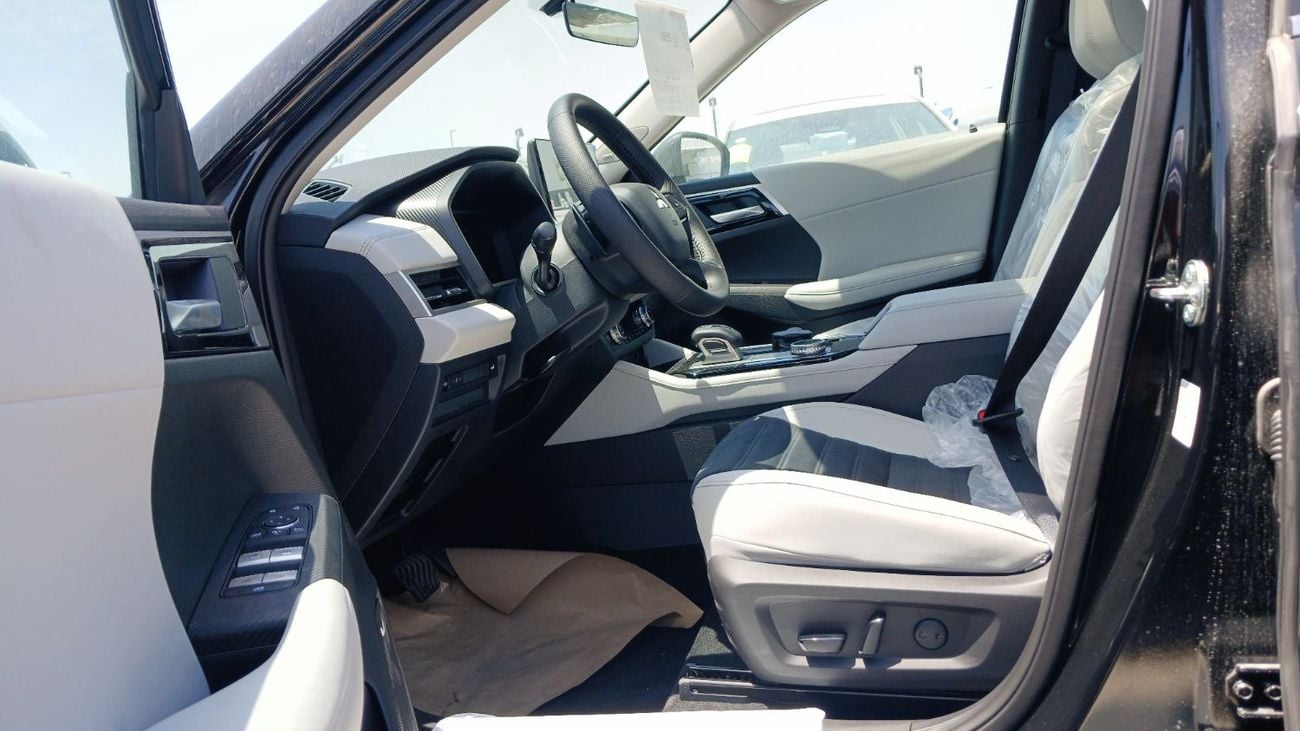 ميتسوبيشي آوتلاندر H Line 2.5L Petrol 4WD 2026YM