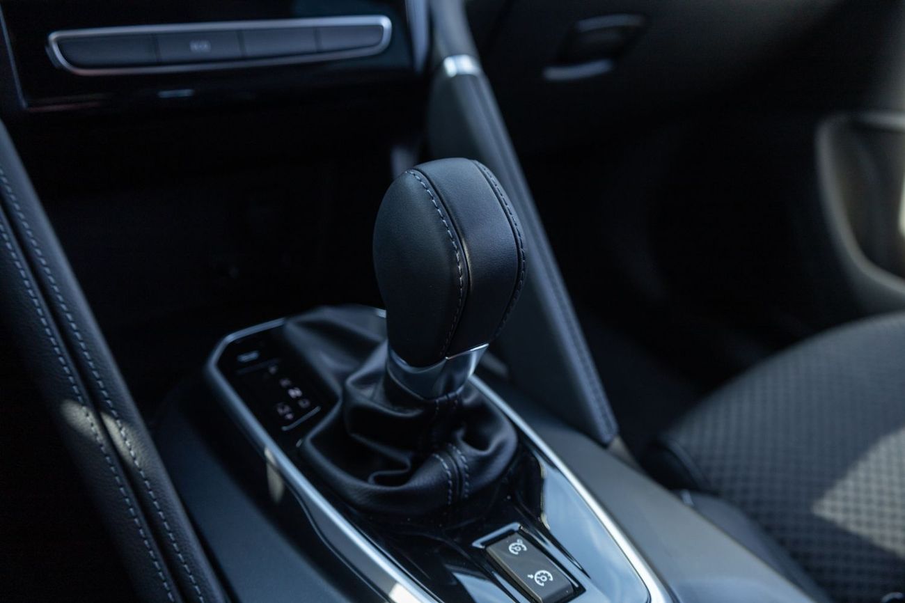 Renault Koleos PE 2.5L FWD