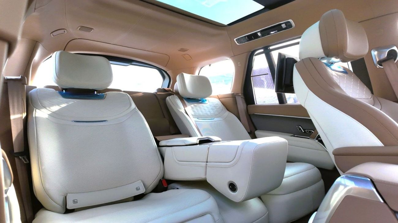 لاند روفر رينج روفر SV P615 SWB | Tourmaline Brown | Tan Interior | 4.4L Twin-Turbo V8 | GCC Specs