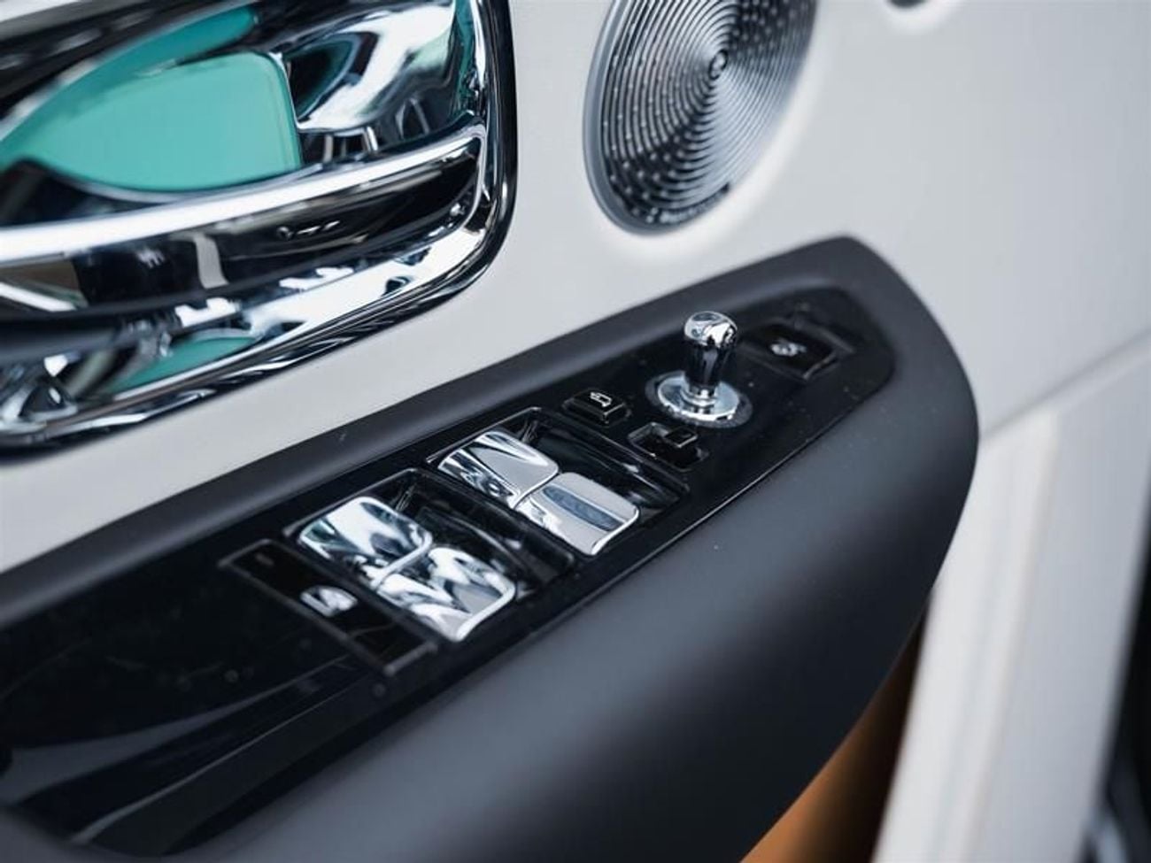 Rolls-Royce Cullinan Series II with Captain Seats