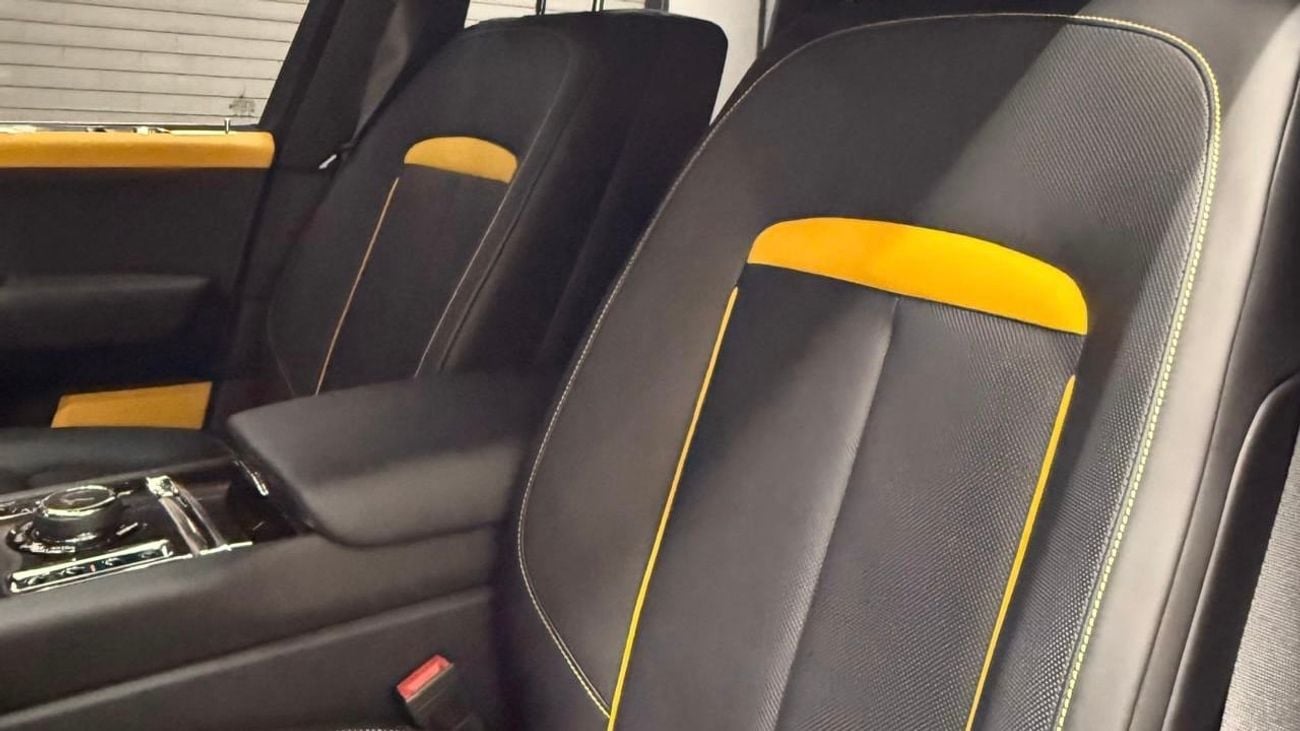 Rolls-Royce Cullinan Silver badge