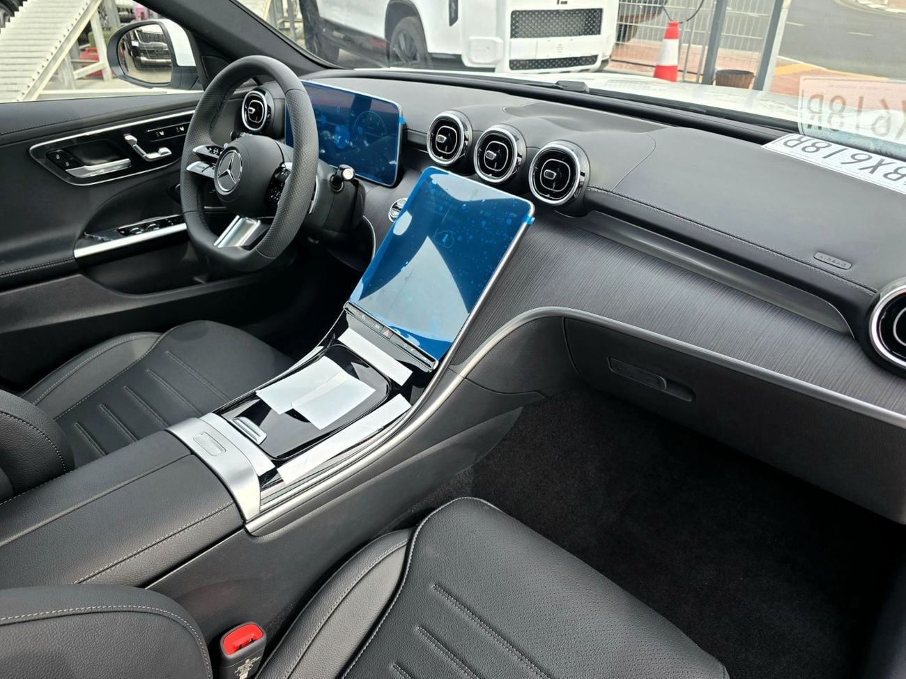 Mercedes-Benz C 200 Mercedes-Benz C200L 1.5L with cold and heat seats white color 2025 Model