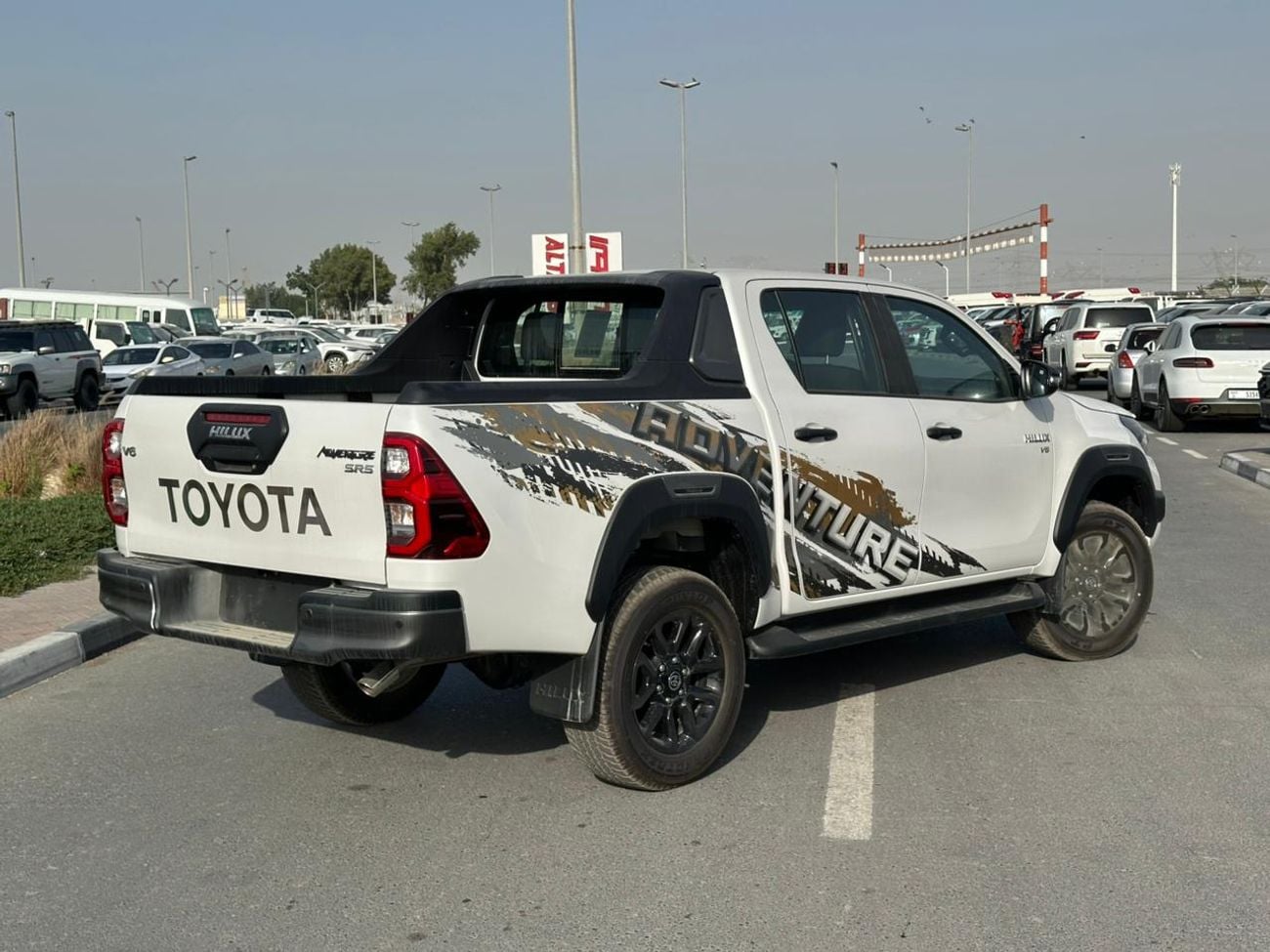 تويوتا هيلوكس 2026 HILUX D/C 4WD 4.0 ADVENTURE V A/T EXL WHITE | BLACK
