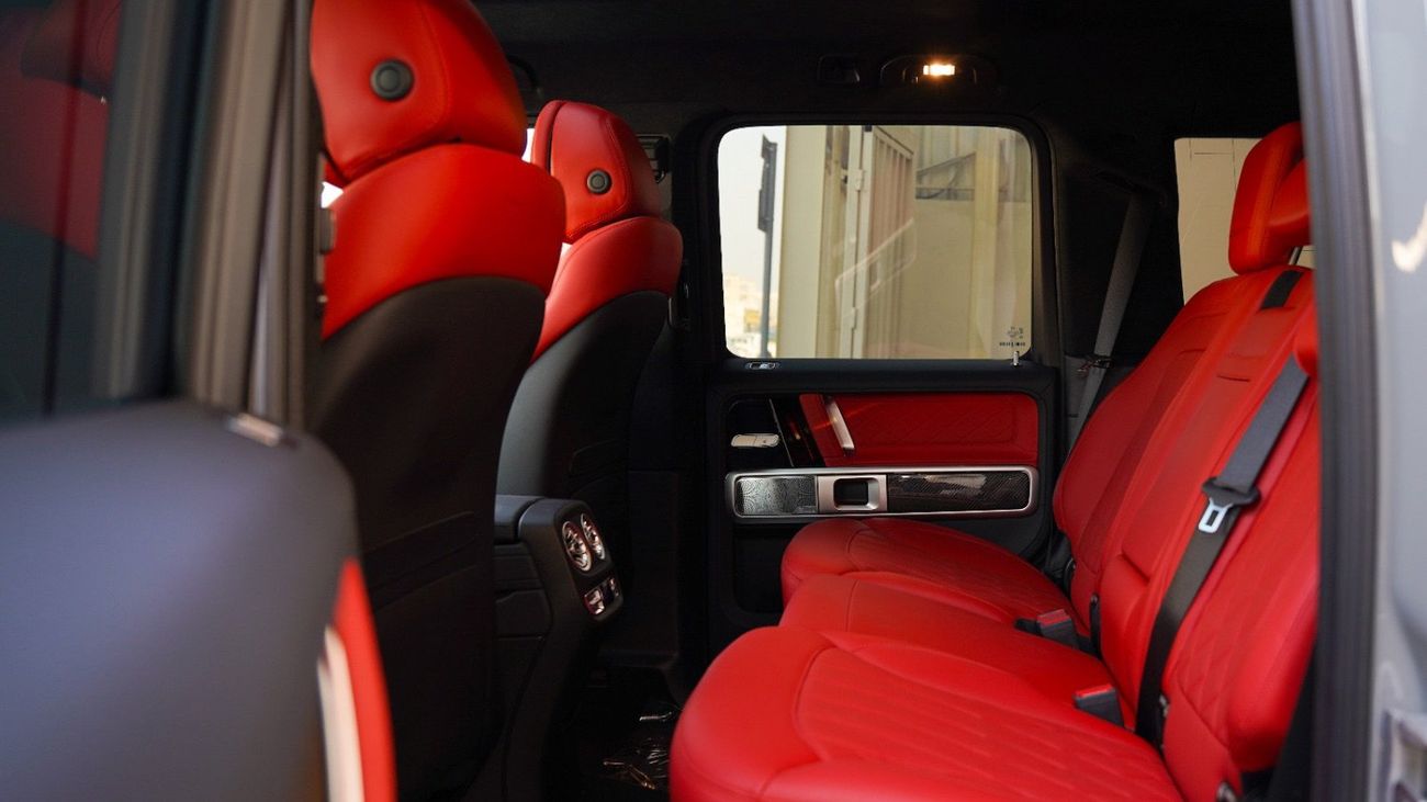 مرسيدس بنز G 63 AMG 4X4² Engine & Performance 	•	Engine Type: 4.0-liter V8 biturbo AMG-built engine.  ￼ 	•	Horsepower: Approx