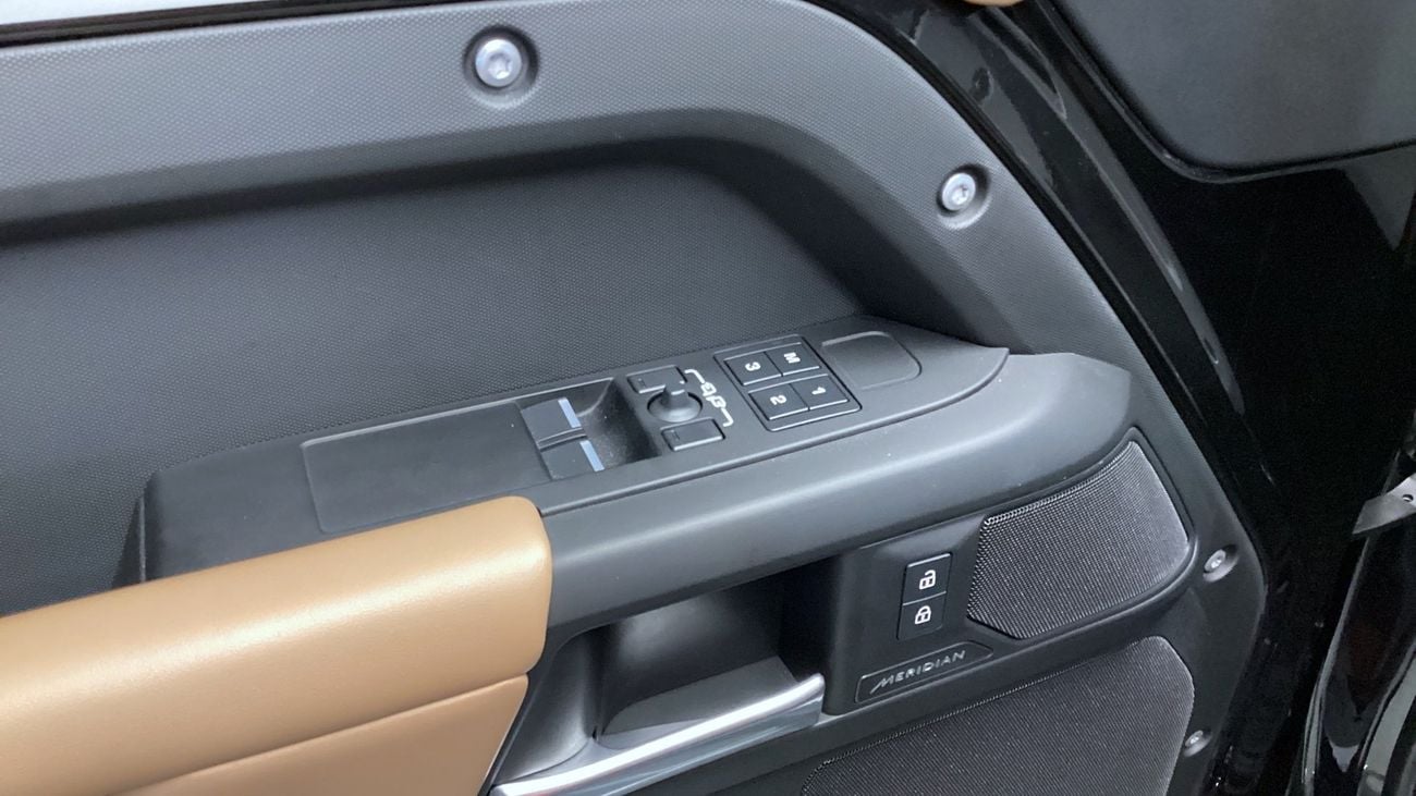 لاند روفر ديفندر P400 90 HSE | upto AED 20,000 Ramadan Discount | شامل الضمان | 0 ﺪﻔﻋﺓ ﺃﻮﻟﻯ