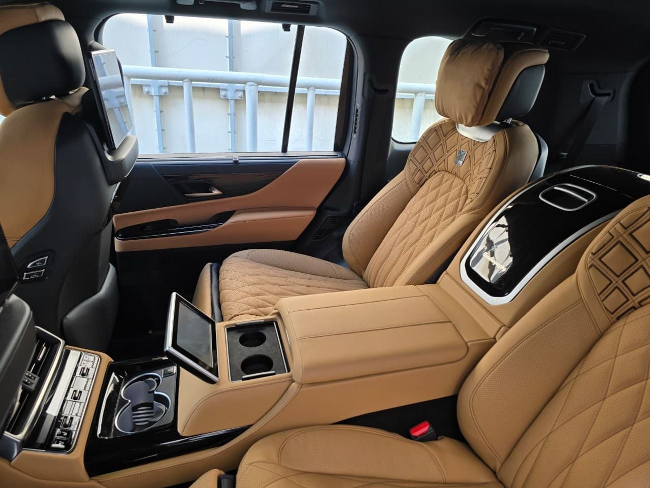 لكزس LX 600 3.5L SIGNATURE FULL OPTION WITH MBS AUTOBIPGRAPHY VIP MASSAGE SEAT