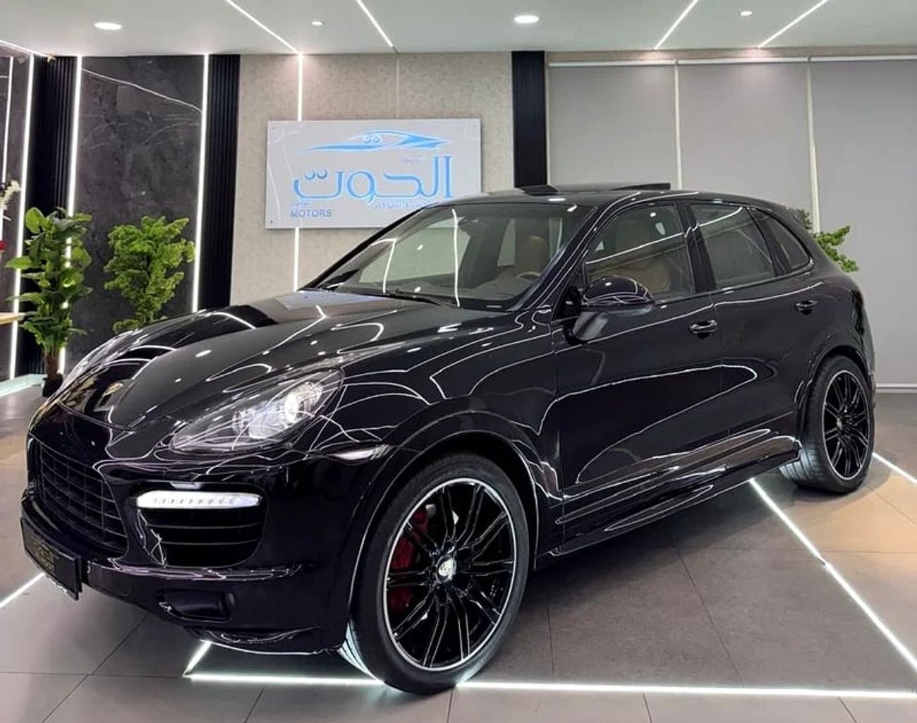 Porsche Cayenne BEAUTIFUL BLACK GTS || FULL OPTIONS || GCC || FREE ACCIDENTS || WELL MAINTAINED