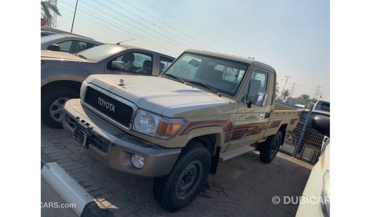 تويوتا لاند كروزر بيك آب 6 سلندر / بترول / سنجل كابينة / 4x4