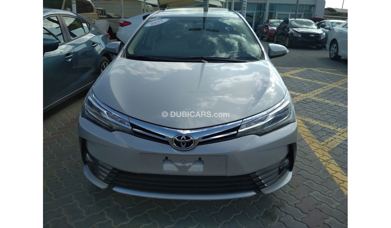 تويوتا كورولا 2017 سلفر خليجى تحت الضمان بصمة فتحة سقف حالة وكالة بدون صبغ بدون حوادث ممتاذة ماشية قليل