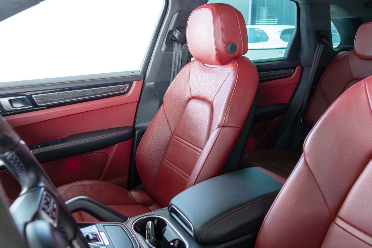 Porsche Cayenne Turbo 4.0L (550 HP) Special Order-Al Nabooda Warranty Until 10/2026-22 Inch Forged Rims