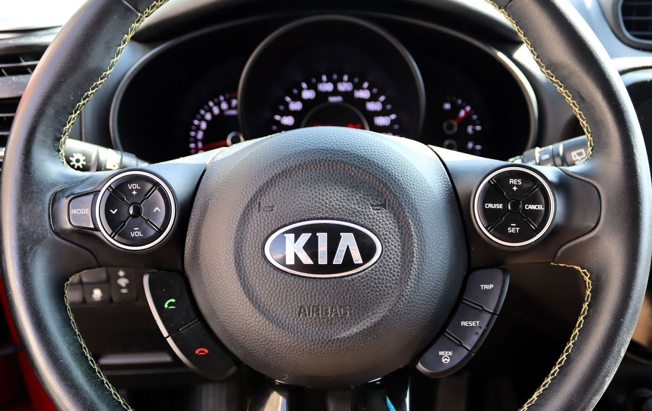 Kia Soul EX ACCIDENTS FREE - GCC - 2000 CC - FULL OPTION WITHOUT SUNROOF - PERFECT CONDITION INSIDE OUT