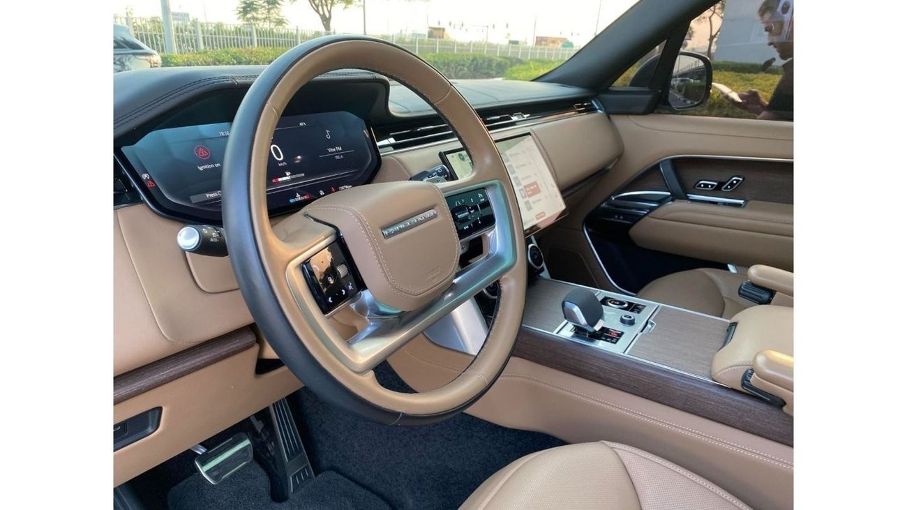 Land Rover Range Rover **2023** V6 P400 GCC SPEC UNDER WARRANTY AND SERVICE
