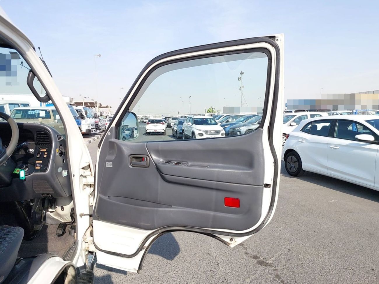 Toyota Hiace TOYOTA HIACE COMMUTER VAN RHD 1999 MODEL 2.4 L PETROL AUTOMATIC(PM01708)