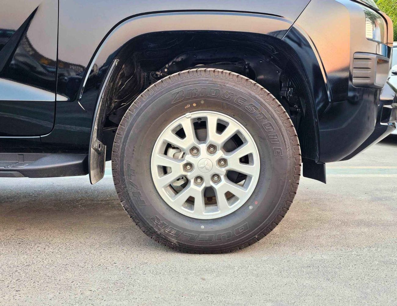 ميتسوبيشي L200 GLX / DOUBLE CABIN / 2.4L V4 PETROL / DVD CAMERA / ALLOY RIMS (CODE # GLXP)