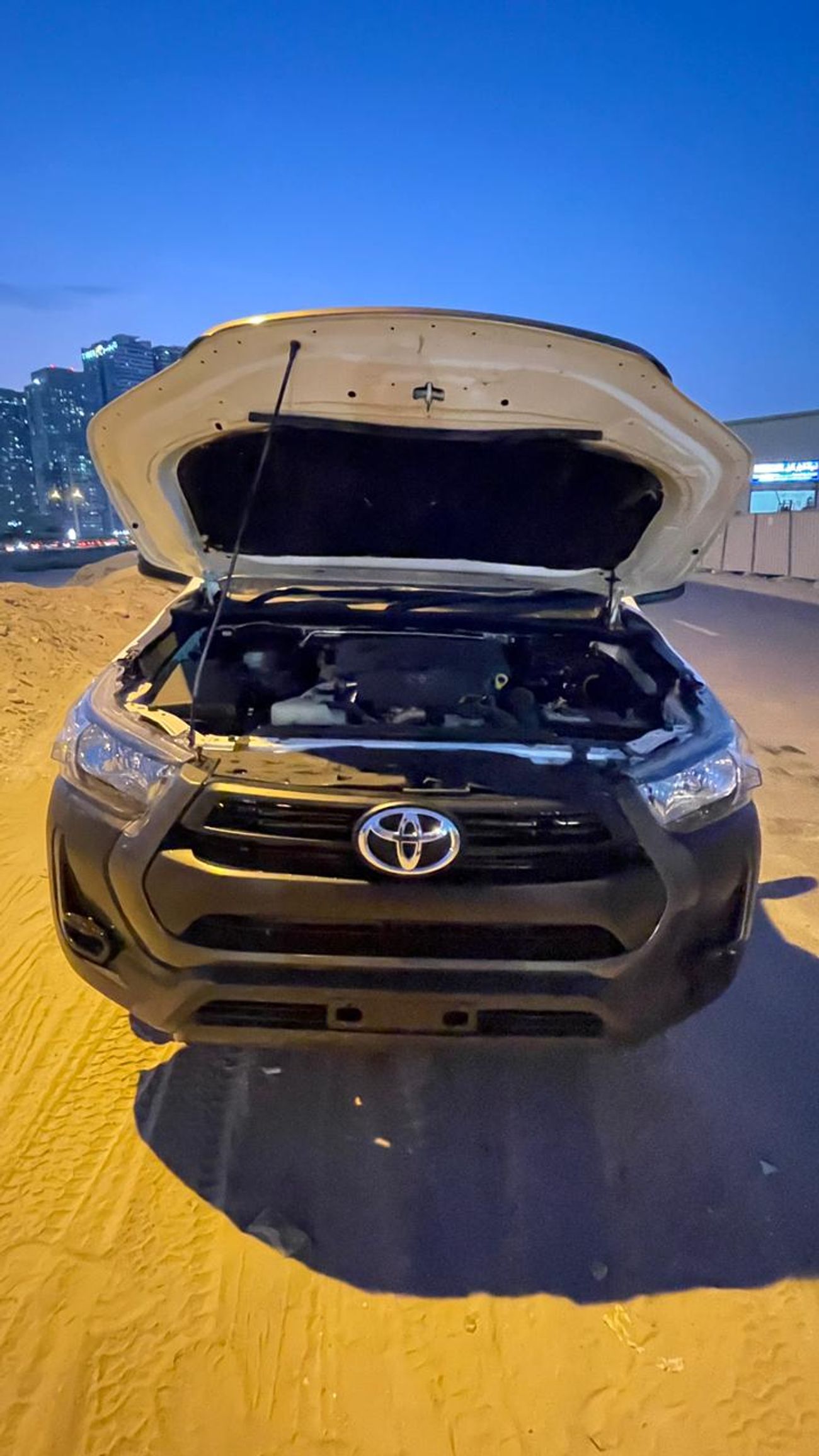 Toyota Hilux DIESEL 2.8 LITER  ,RIGHT HAND DRIVE ,AUTOMATIC GEAR