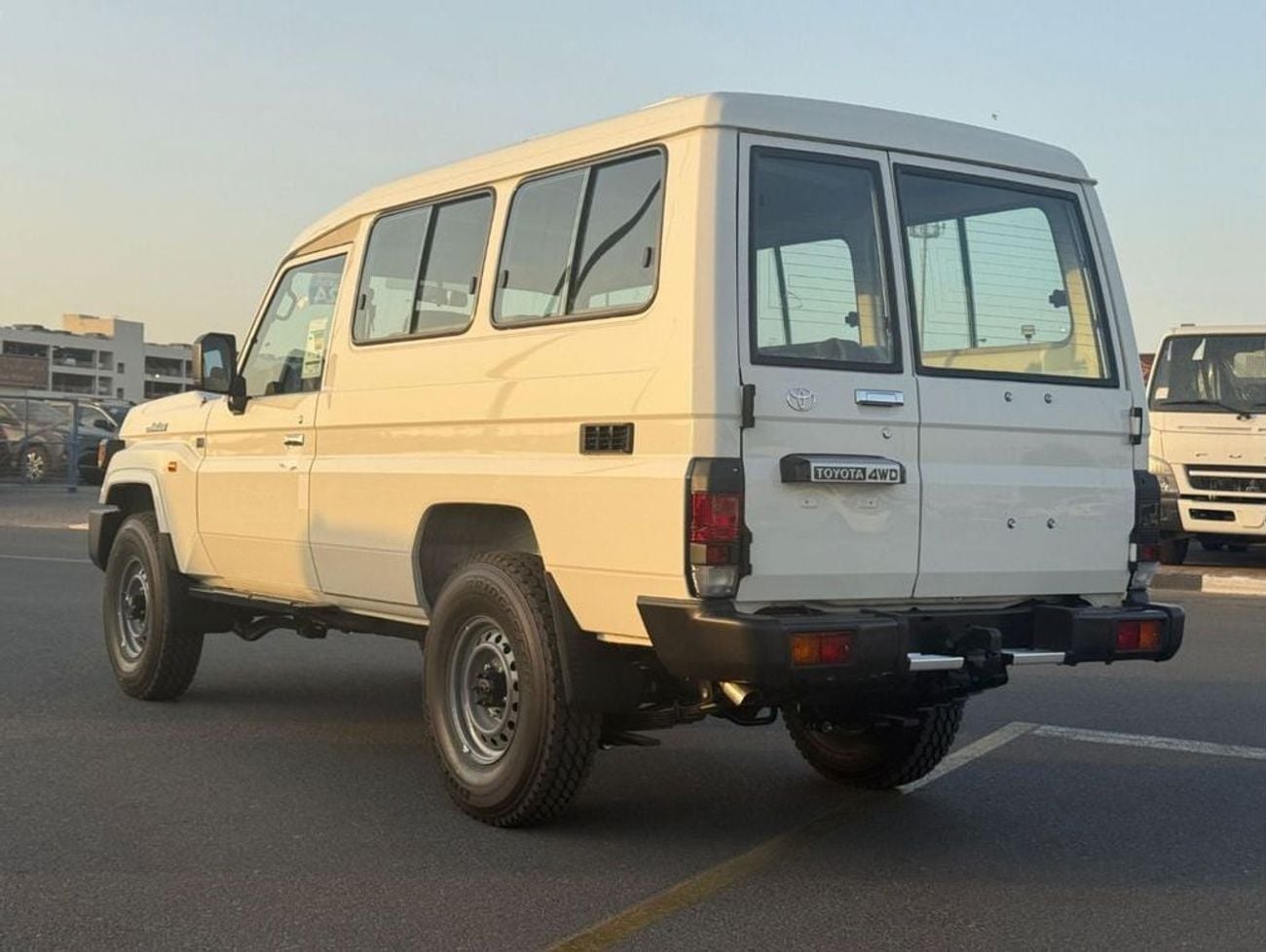 Toyota Land Cruiser 70 LC76 LX EXPORT ONLY - LC 78- 2.8L - DIESEL - AUTOMATIC