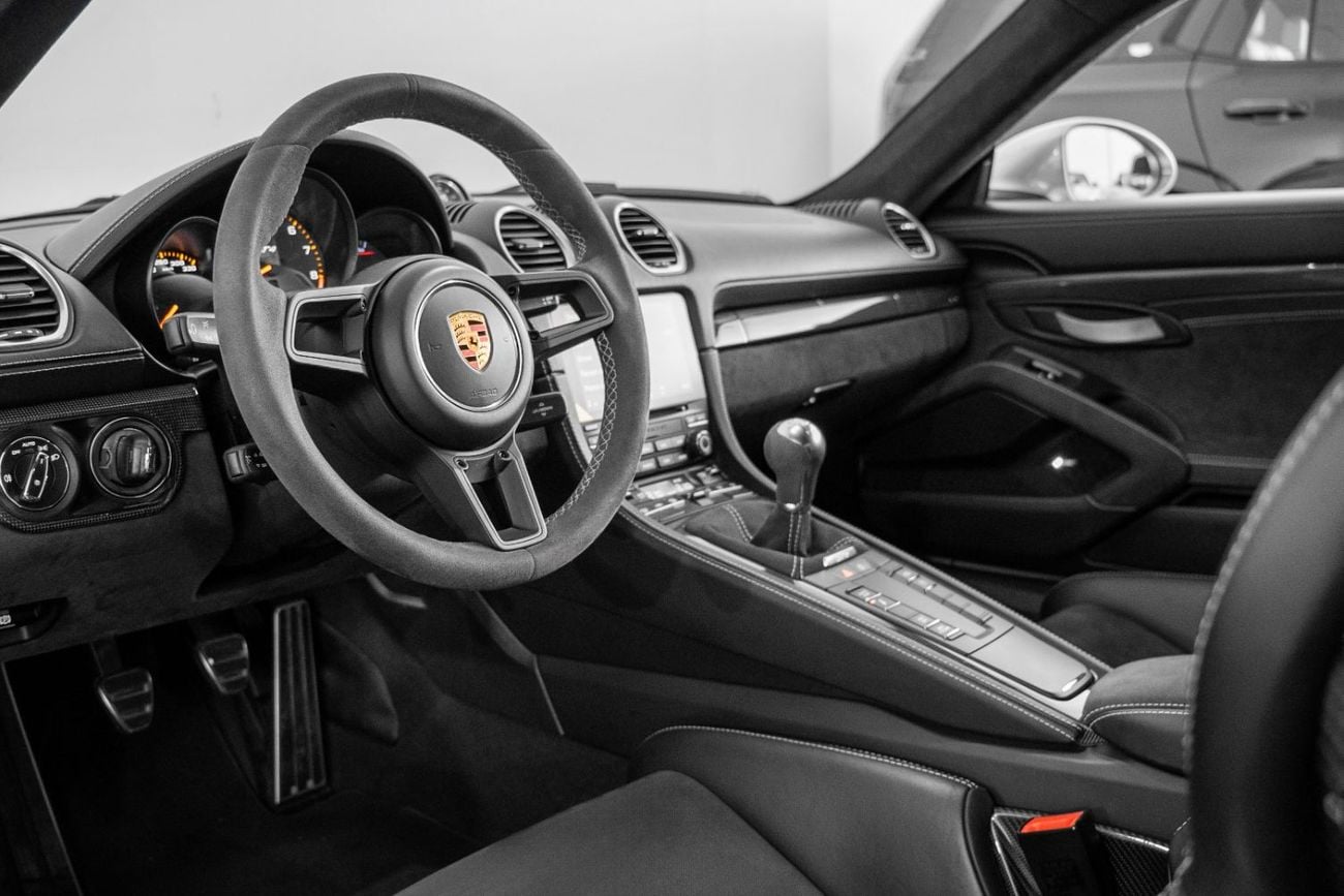 Porsche 718 Cayman GT4 4.0L (414 HP) M/T