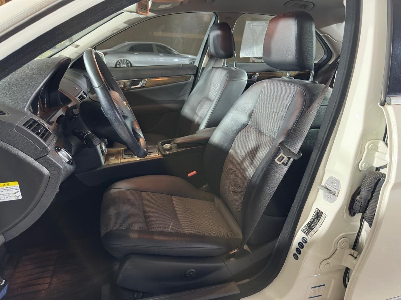 مرسيدس بنز C 300 MERCEDES C-CLASS C300 2010 3.0L | FULL SERVICE HISTORY | TWO KEYS | BLACK LEATHER INTERIOR