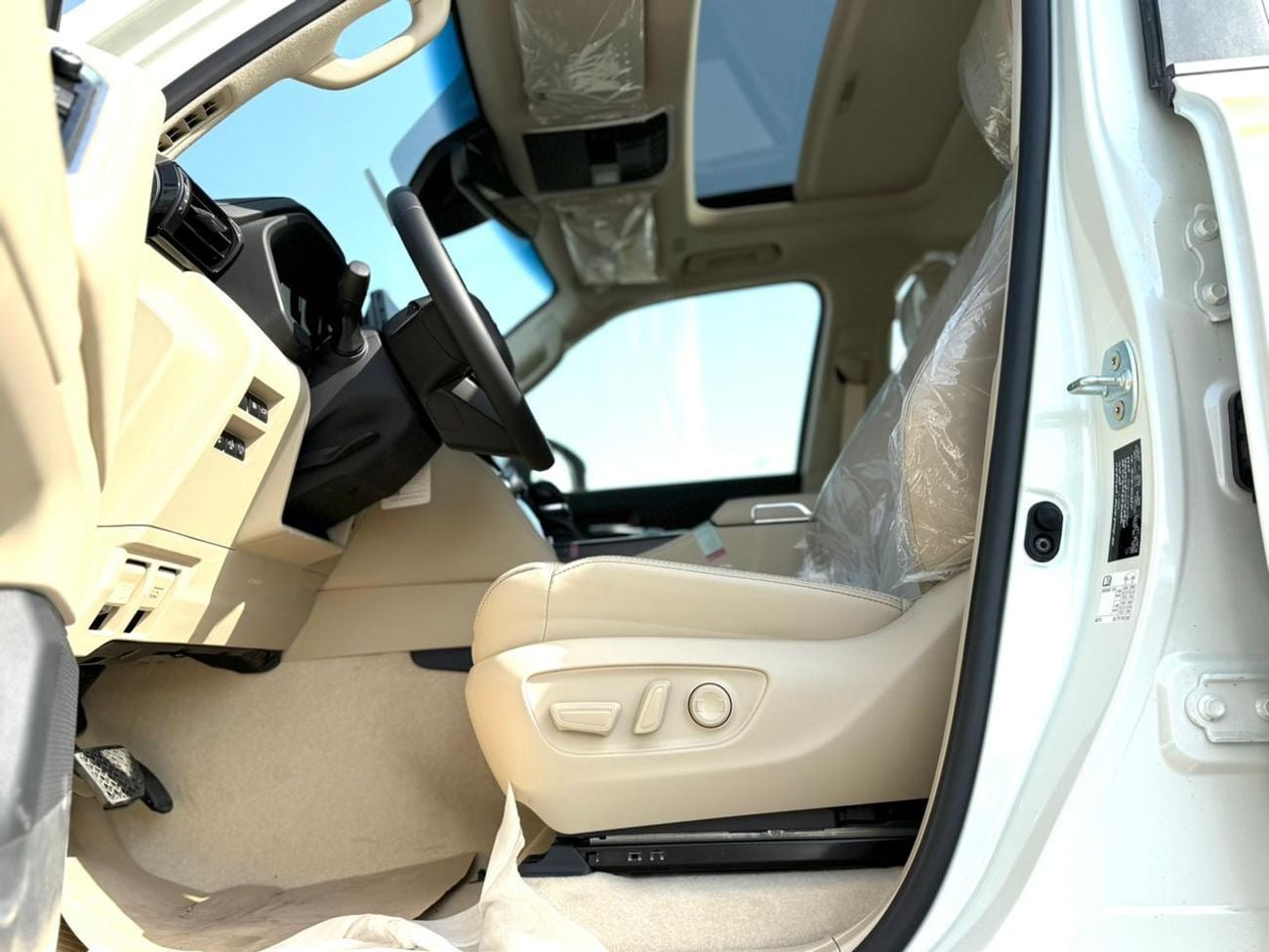 Toyota Land Cruiser VXR 4.0L V6 White 2026 GCC Omani