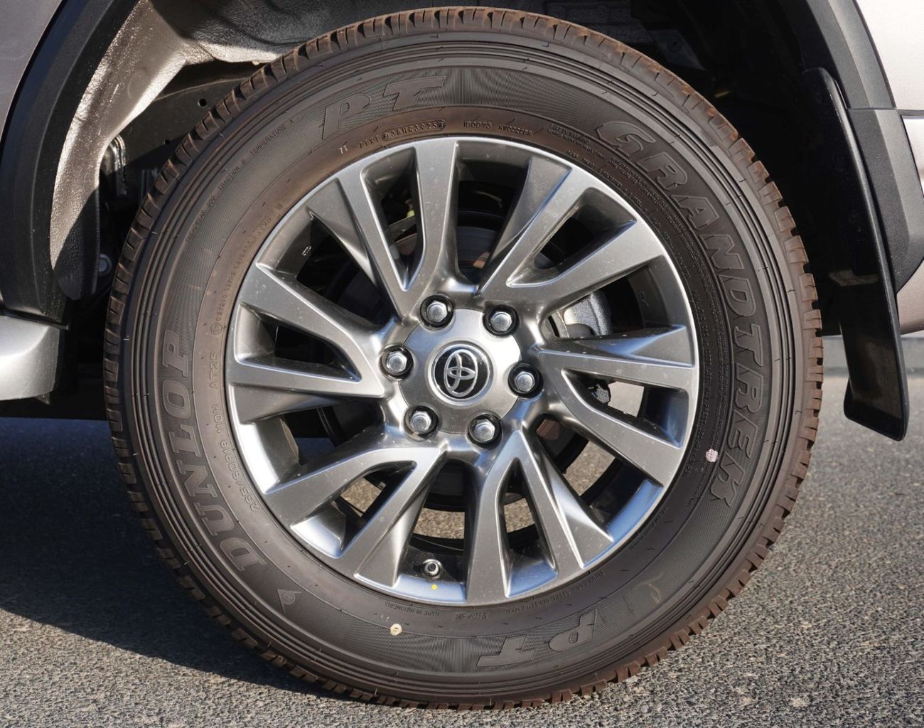 Toyota Fortuner SR5 , 4.0L , PETROL 2026