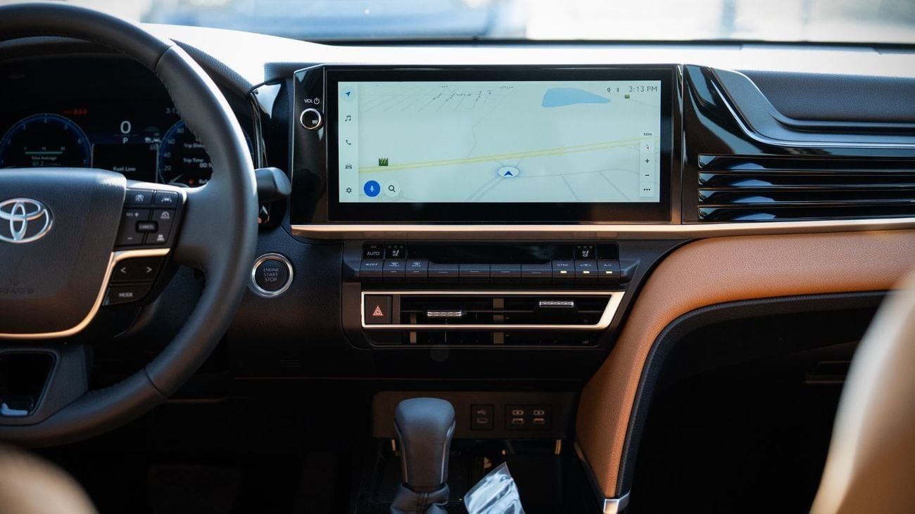 تويوتا كامري GLE 2.5L - Black Inside Yellow Brown