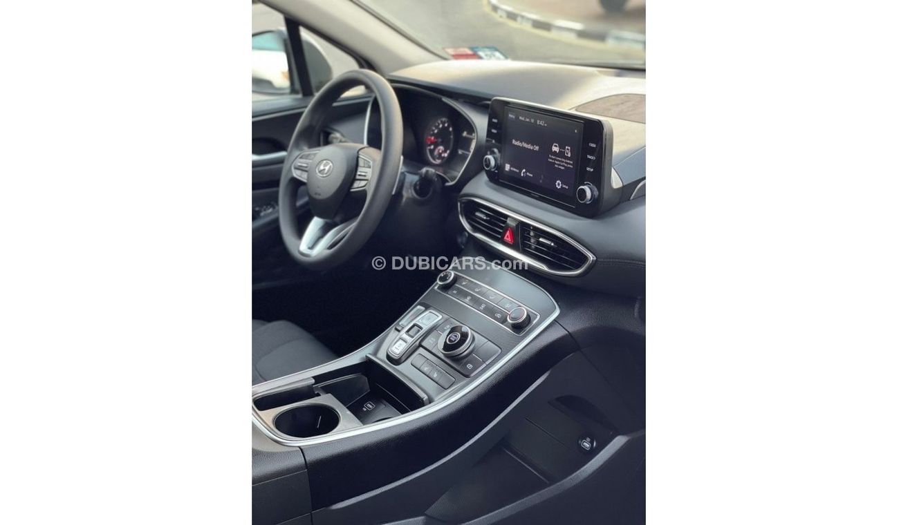 Hyundai Santa Fe 2022 Hyundai Santa Fe 2.5L V4 MidOption+ Only 4700 Miles