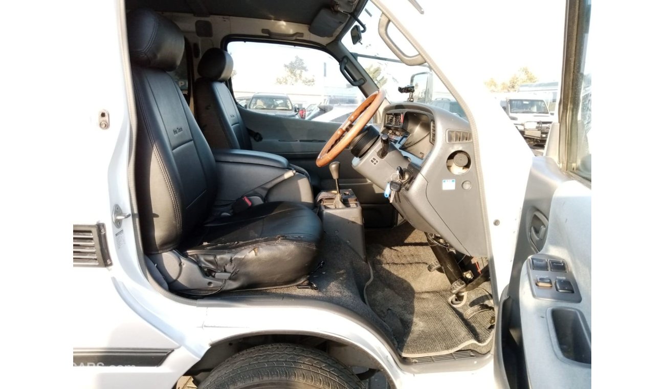 Toyota Hiace TOYOTA HIACE RIGHT HAND DRIVE (PM 911)