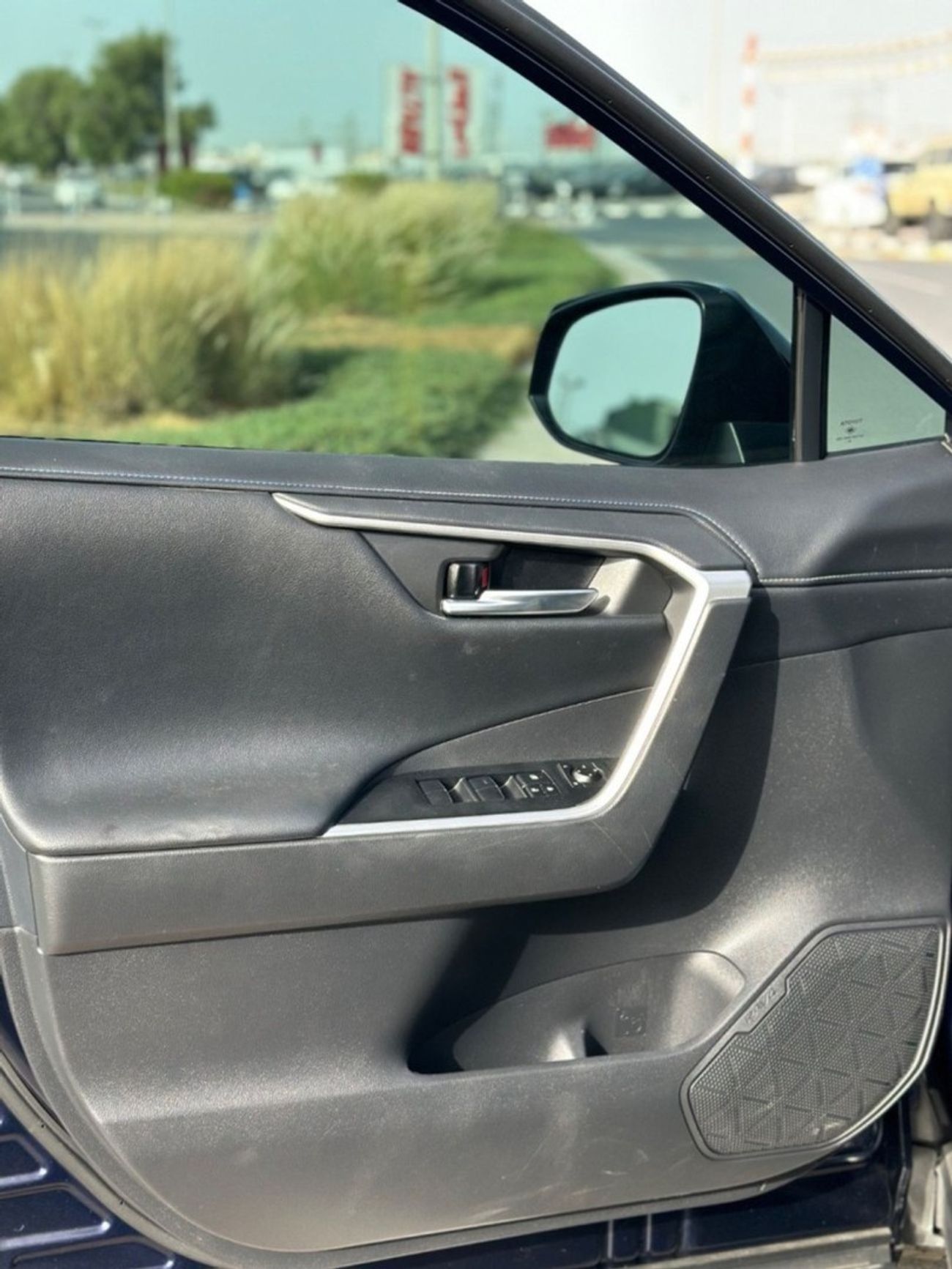 تويوتا راف ٤ Hybrid XSE, sunroof,leather seats, push start Full Option